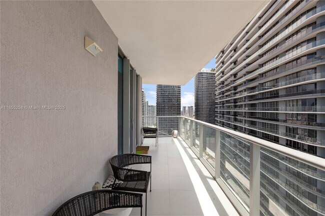Building Photo - 1100S S Miami Ave