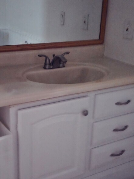 Building Photo - 670 Sandy Neck Ln