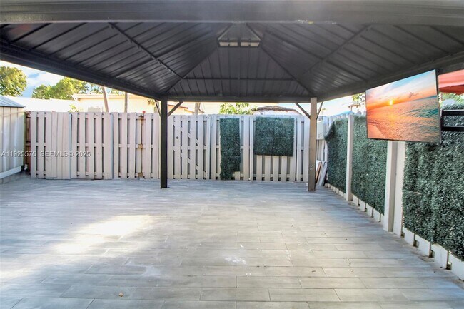 Building Photo - 870 SW 129th Pl