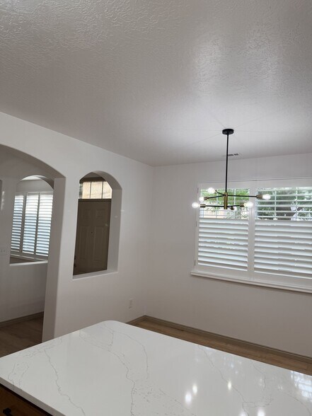 Building Photo - 1138 Kensington Dr
