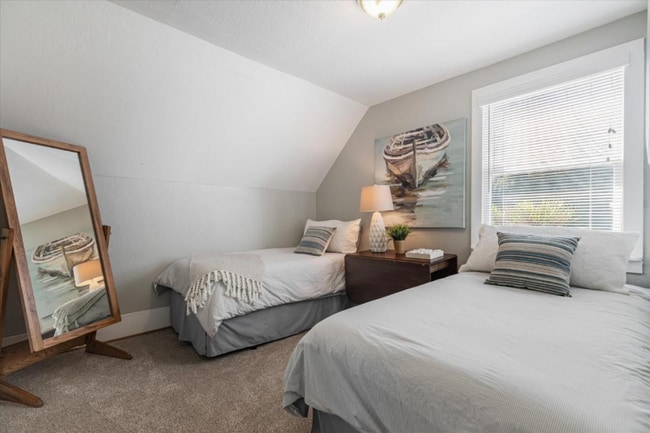 Building Photo - 1555 Lincoln Ave