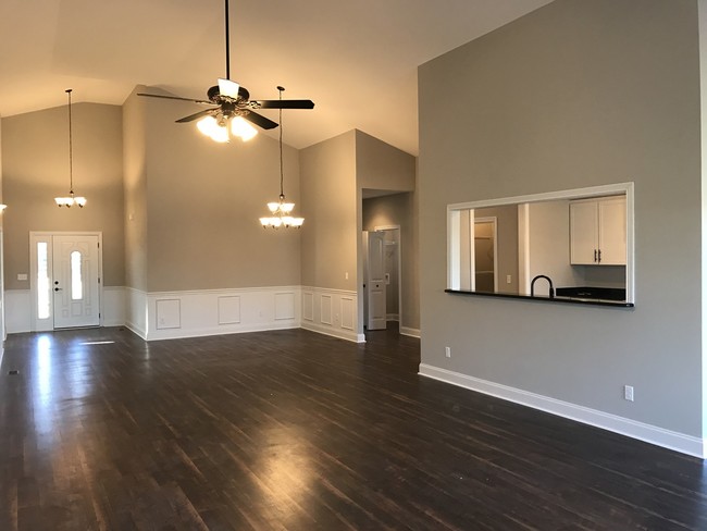Building Photo - 1042 Quiver Ln,  Sango Exit 11