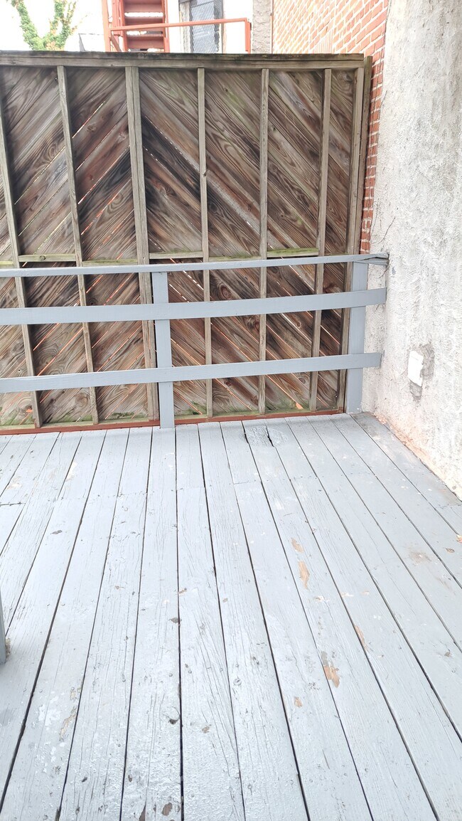 Building Photo - 2215 Brookfield Ave