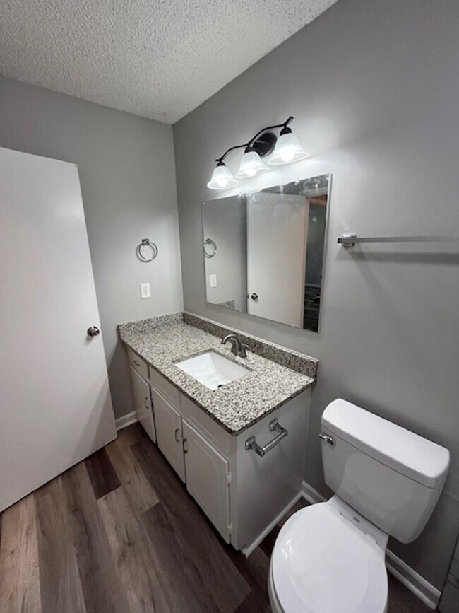 Building Photo - 16 Eastwood Dr