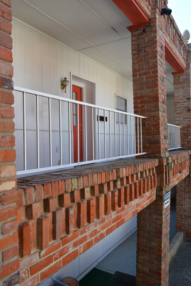 apt location - 113 NW Main St