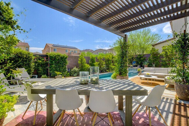 Building Photo - Amazing 2 story home in beautiful Tri Poin...