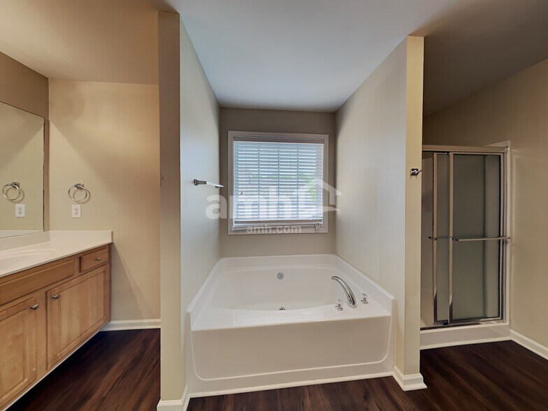 Building Photo - 2342 Crimson Creek Ln