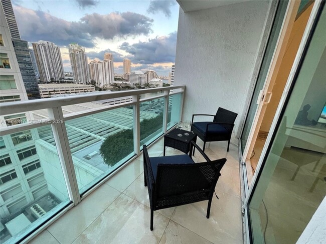 Building Photo - 950 Brickell Bay Dr