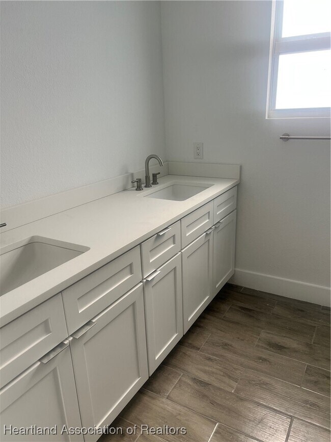 Building Photo - 239 Pelican Ave