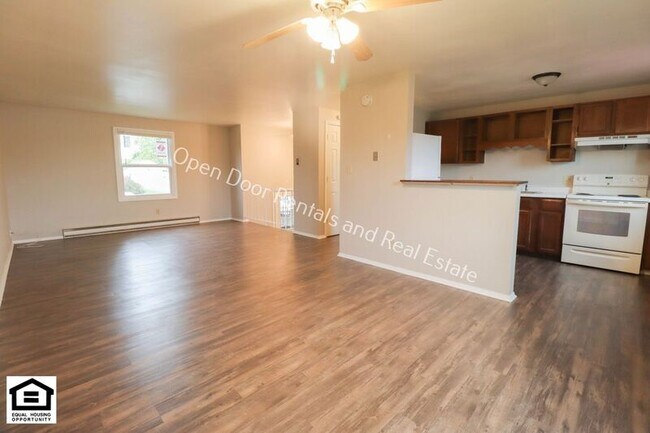 Building Photo - 301 E Hobart St