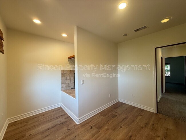 Building Photo - 2166 Palomar Ave