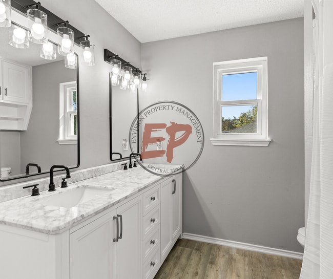 Building Photo - 4209 Green Oak Dr