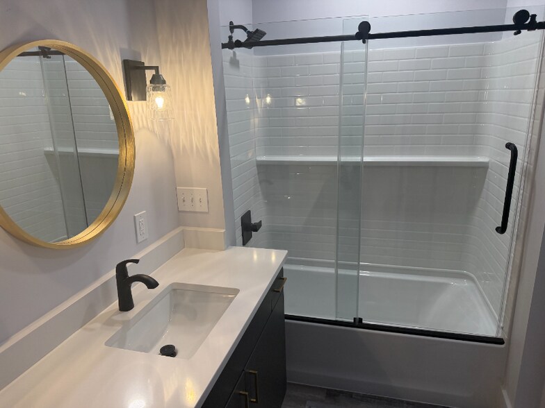 Building Photo - 215 N Main St