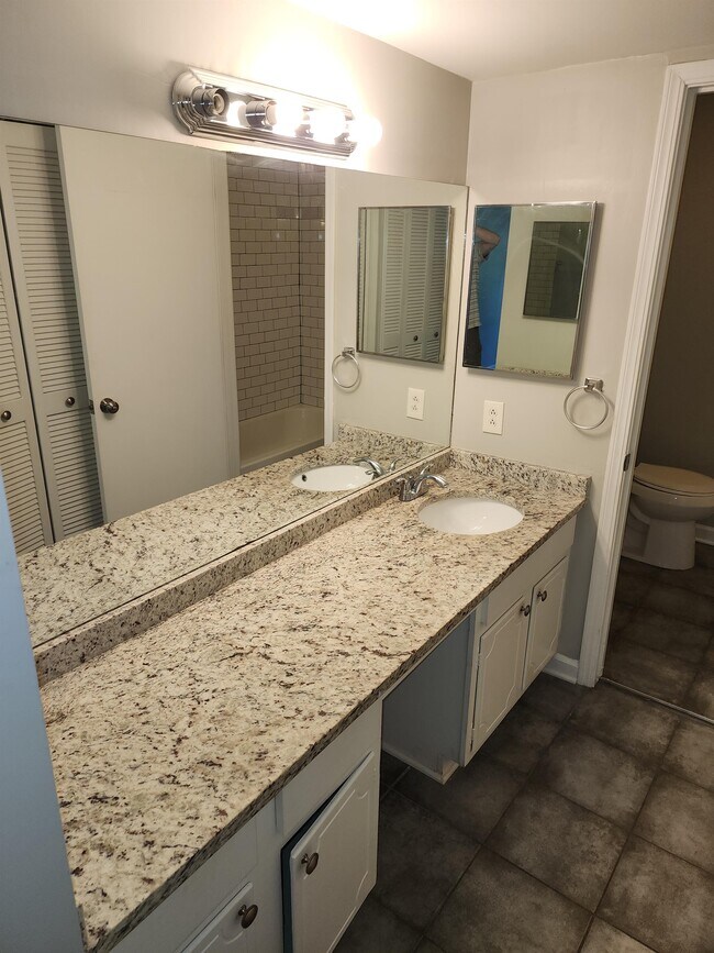 Building Photo - 67 Montre Square NW