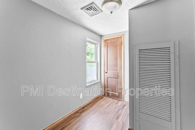 Building Photo - 9408 East 23rd St S