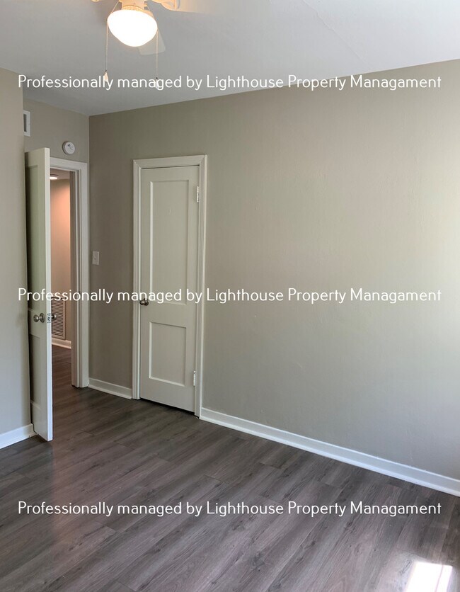 Building Photo - Bright 3 Bedroom Home With Open Layout And Storage Space