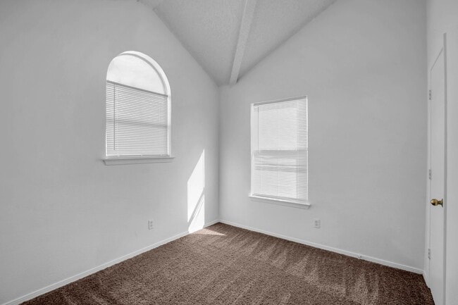 Building Photo - Cozy 3 bedroom 2 bath home in East El Paso! Special- No admin fee!