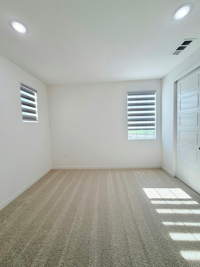 Building Photo - 5396 High Vly Ln