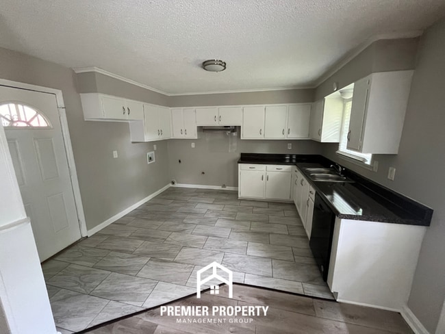 Building Photo - Spacious 4BR/2BA Home in 38118 | Hardwood Floors & Large Fenced Backyard