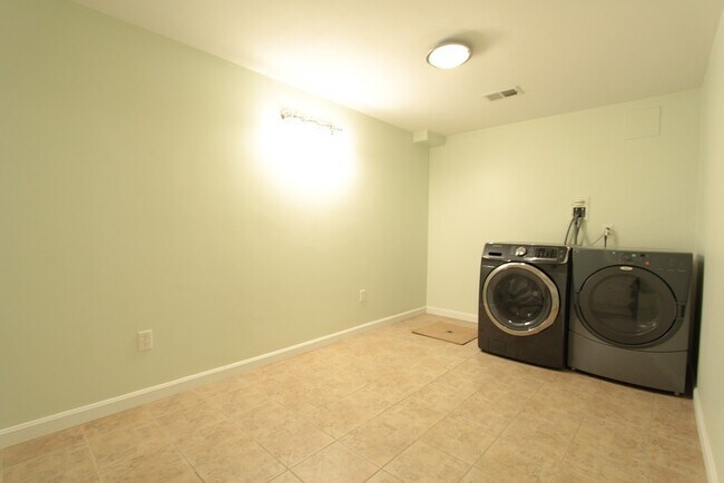Building Photo - 49 Wyman St