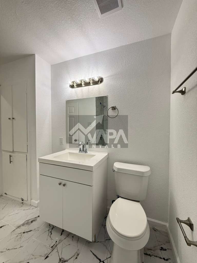 Building Photo - 943 Weizmann St