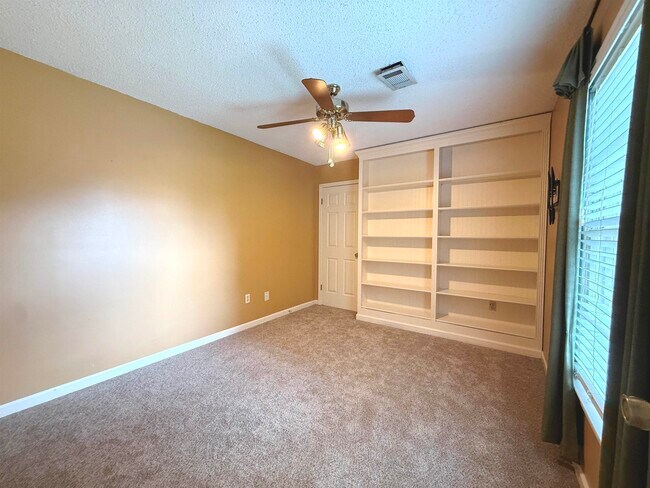 Building Photo - 7849 Meadow Trail Dr