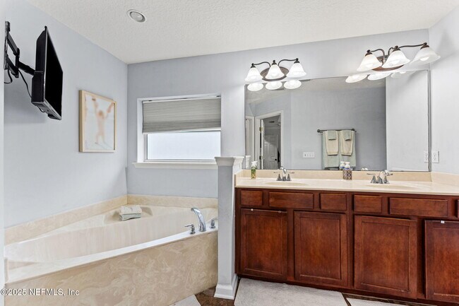 Building Photo - 14612 Zachary Dr