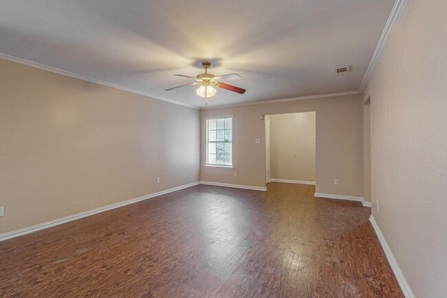Building Photo - Charming 3-Bedroom Home on Treed Cul-de-Sa...