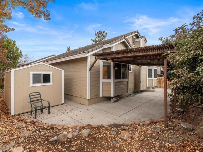 Building Photo - 6165 Greenbrook Dr