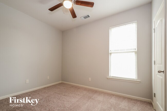 Building Photo - 4439 Sierra Ln