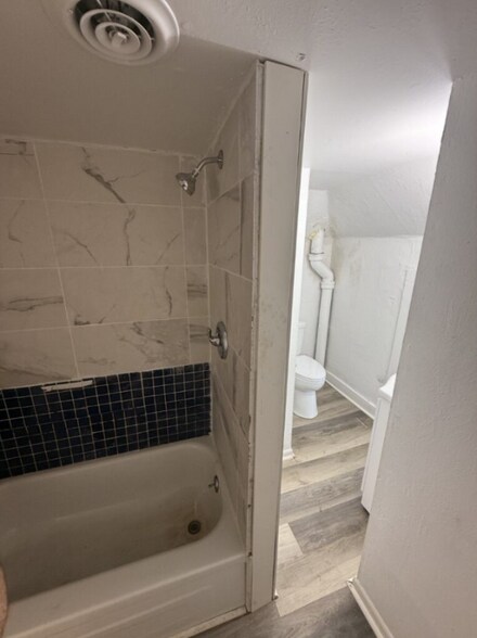 Building Photo - 803 5th Ave