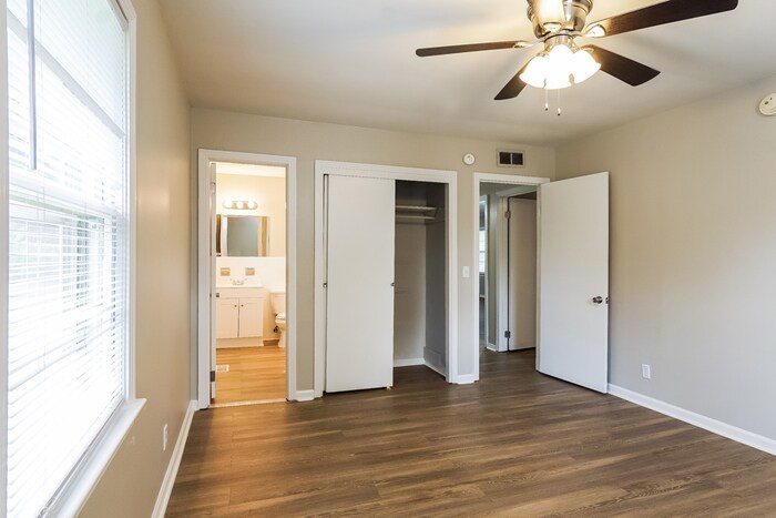 Building Photo - 3336 Berry Dr