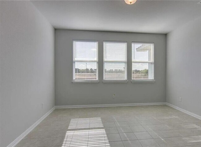 Building Photo - 240 La Escalera Dr