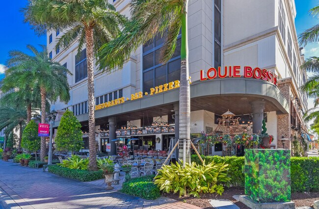 Building Photo - 485 E Royal Palm Rd