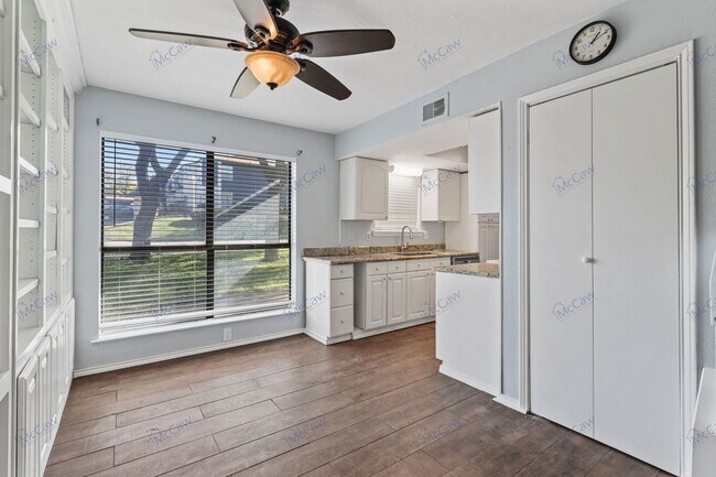 Building Photo - 2101 Park Willow Ln