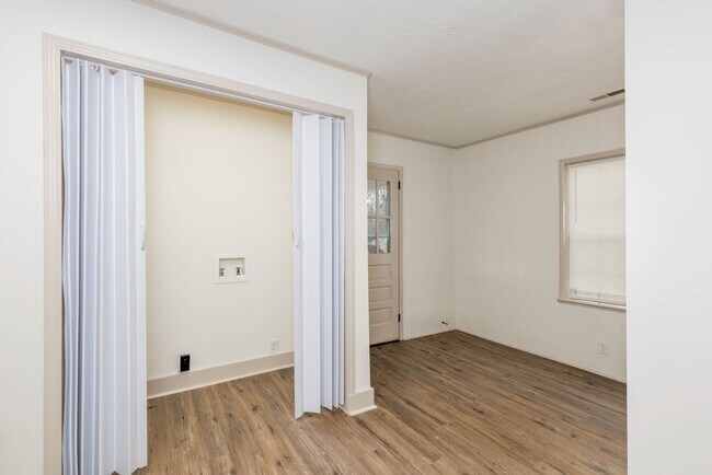 Building Photo - Forestdale 3/2