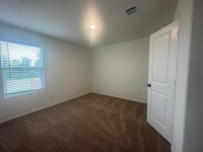 Building Photo - 167 Jeffers