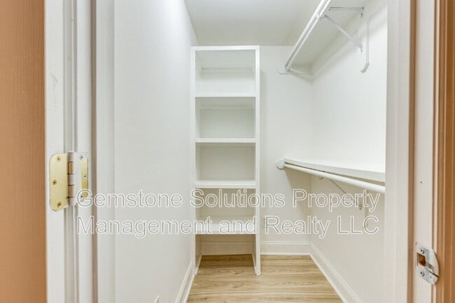 Building Photo - 502 32nd Ave S