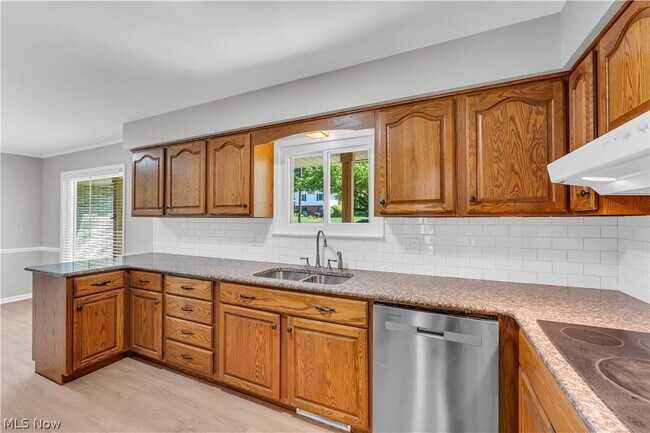 Building Photo - 1183 Romayne Dr