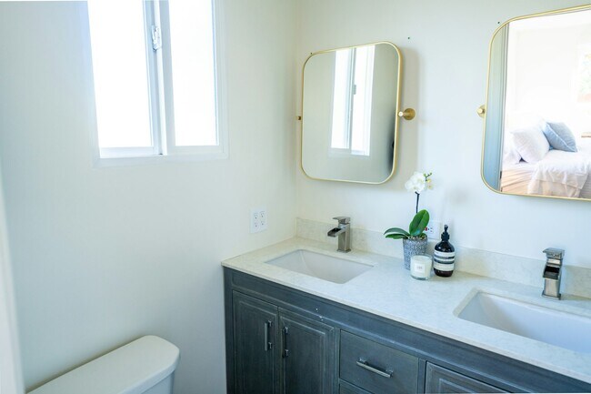 Building Photo - 2628 Hacienda Way