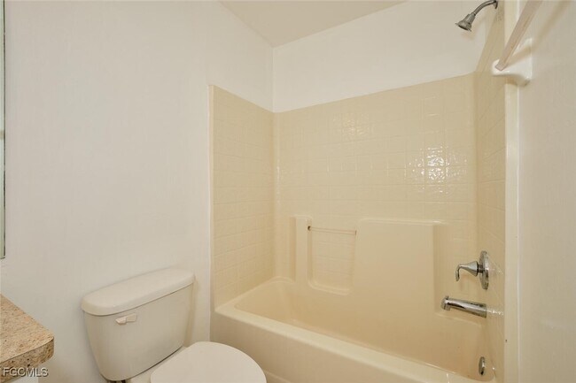 Building Photo - 3825 Hollycrest St