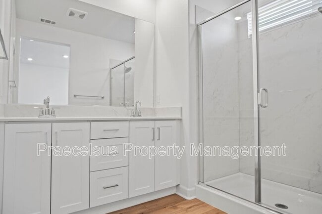 Building Photo - 824 Makani St