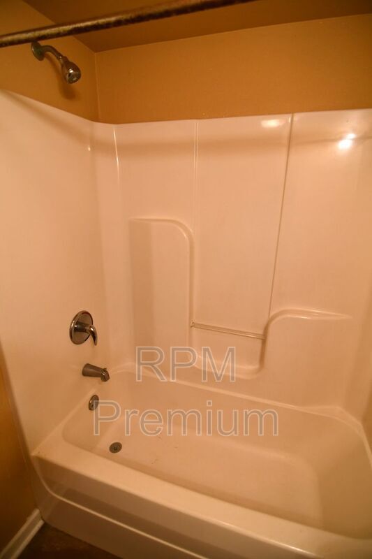 Building Photo - 5480 Spring Ln