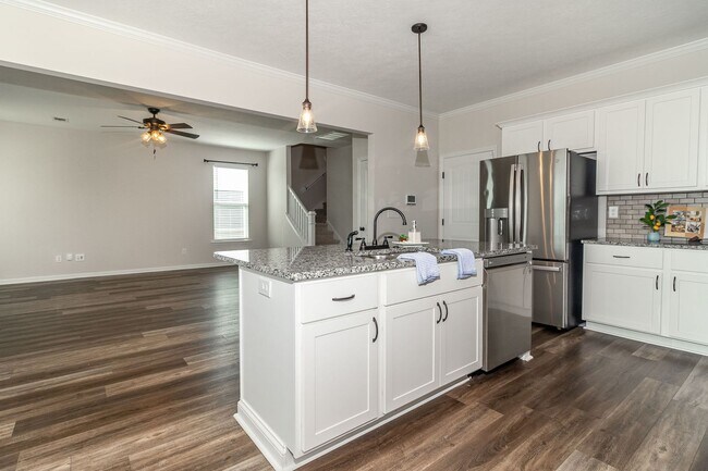 Building Photo - ? Welcome to Your Dream Home! ?