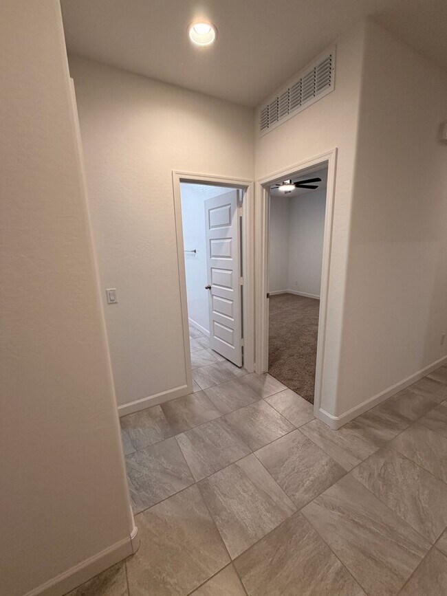 Building Photo - 1481 N Fenway Dr