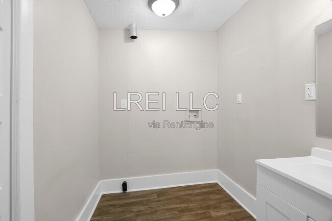 Building Photo - 2717 Hale Ave