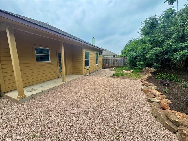 Building Photo - 2110 Charlotte Estates Dr