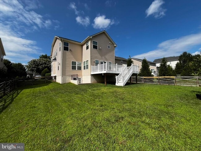 Building Photo - 42007 Powells Farm Way
