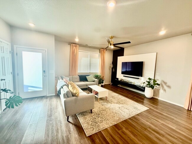 Building Photo - 12248 Dairy St