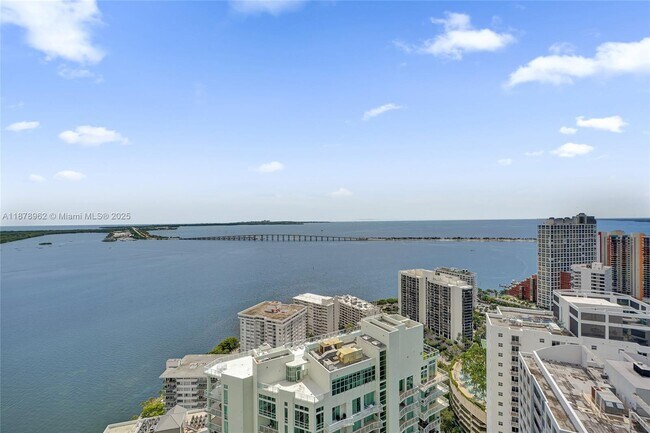 Building Photo - 1300 Brickell Bay Dr
